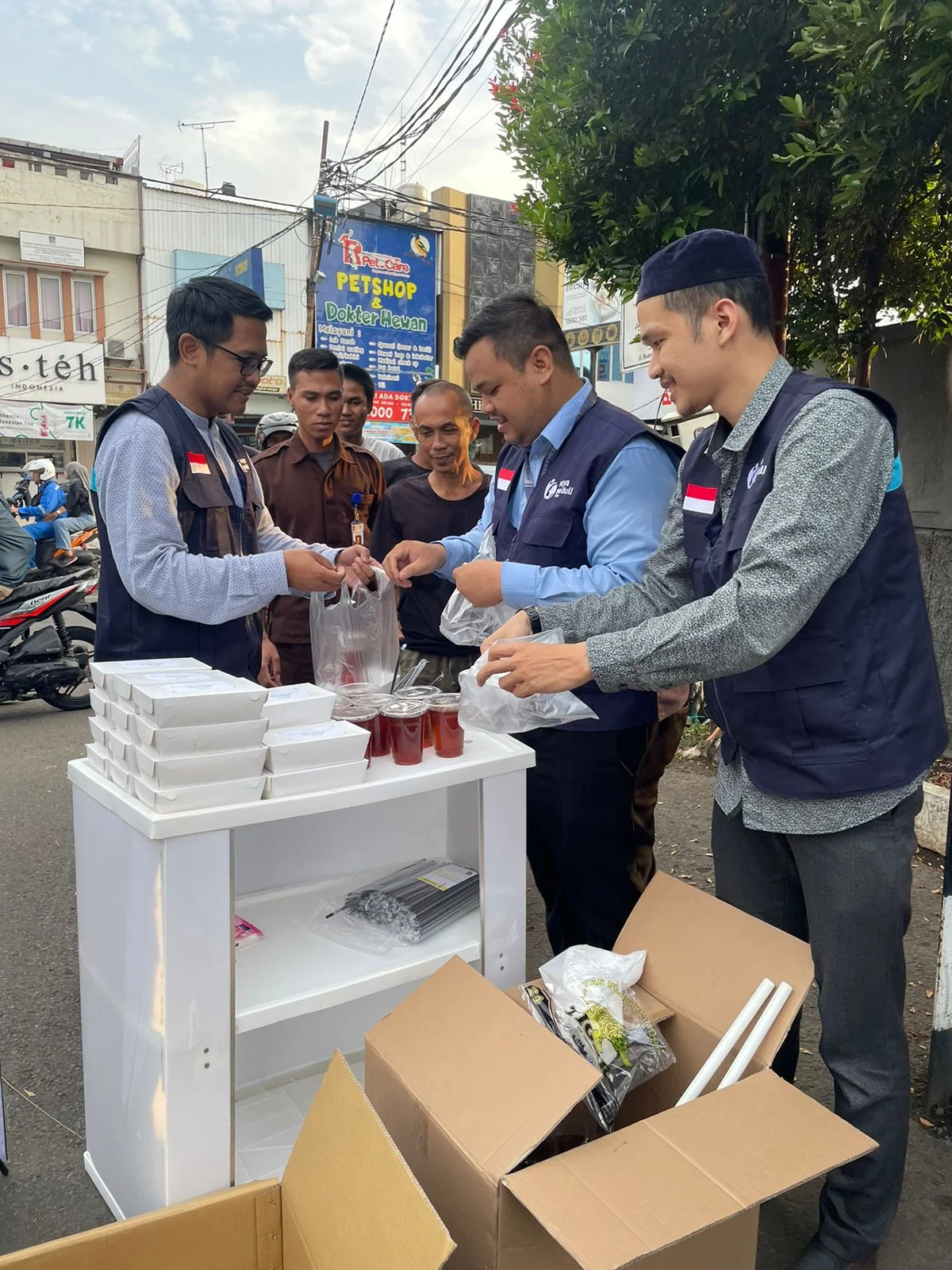 Foto 2 dari album Pembagian Takjil 2025